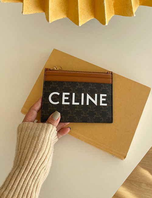 셀린느 트리오페 캔버스 로고 짚 카드홀더(탄)