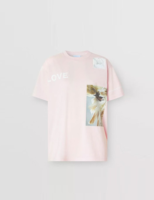 버버리 몽타주 러브 프린트 코튼 티셔츠(알라바스터 핑크)