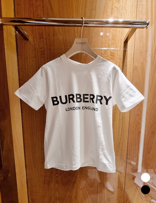 버버리 로고 프린트 코튼 클래식 티셔츠(블랙/화이트)