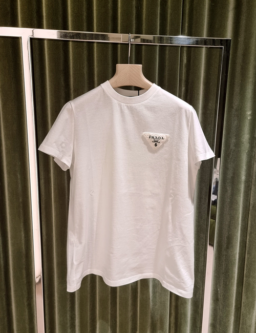 프라다 패브릭 트라이앵글 로고 엠브로이더 져지 티셔츠(화이트)