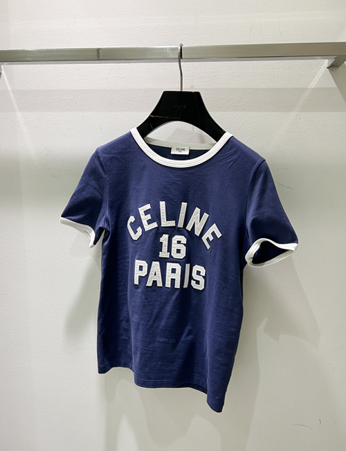 셀린느 16 파리 로고 패치 티셔츠 2X13B671Q 옵스큐어블루 오프화이트